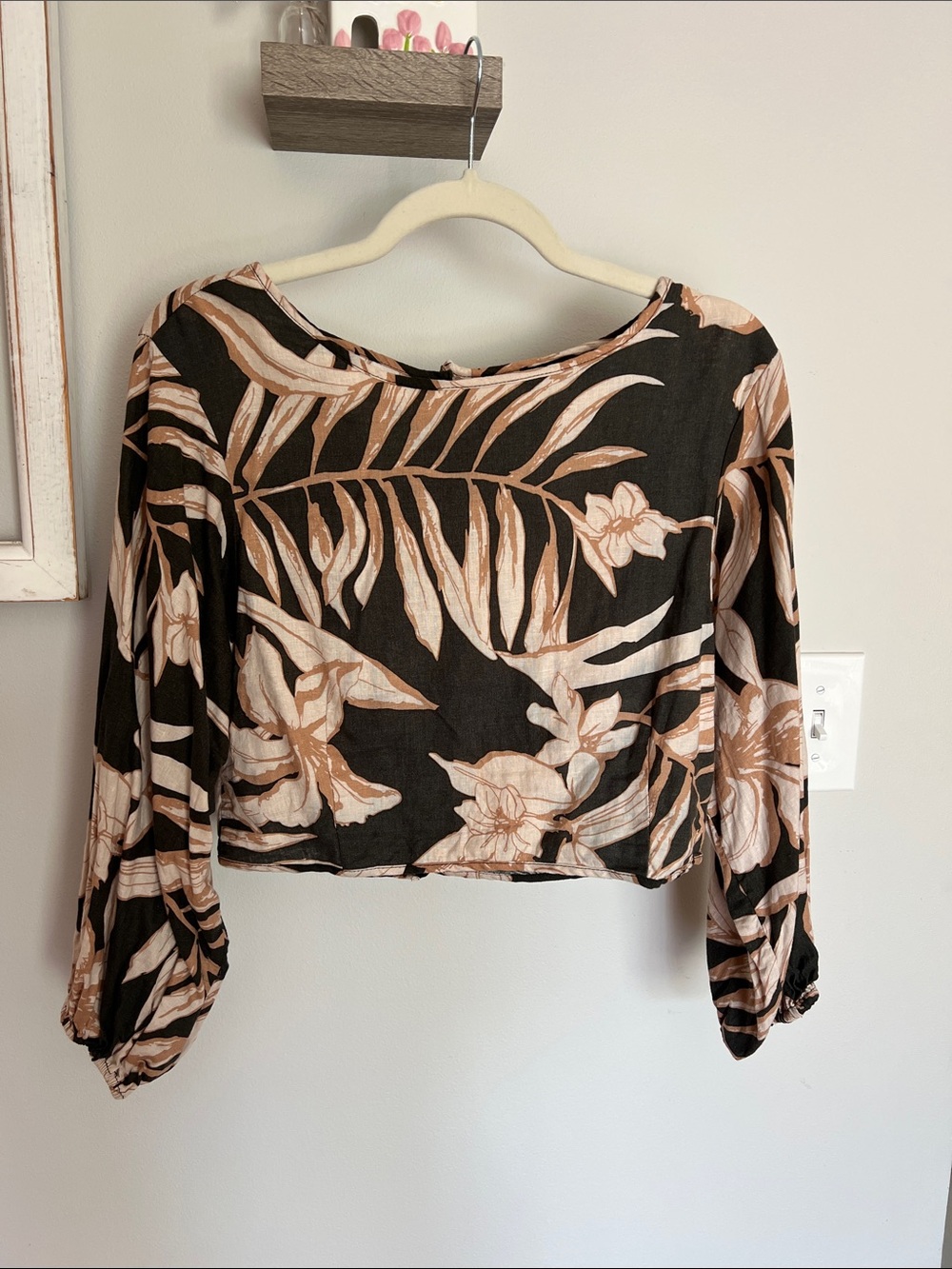 🪴Green & Beige Floral Long-Sleeve Crop Top🪴